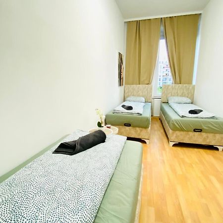 Bright 5Br Shared Apartment W Great Transport Link Вена Экстерьер фото